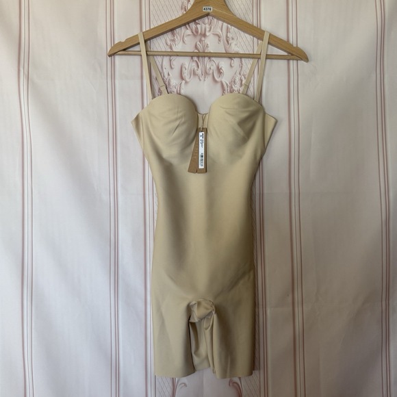 SKIMS Other - SKIMS Body CS Underwire Mid Thigh Bodysuit Size XS Sand NWT $138